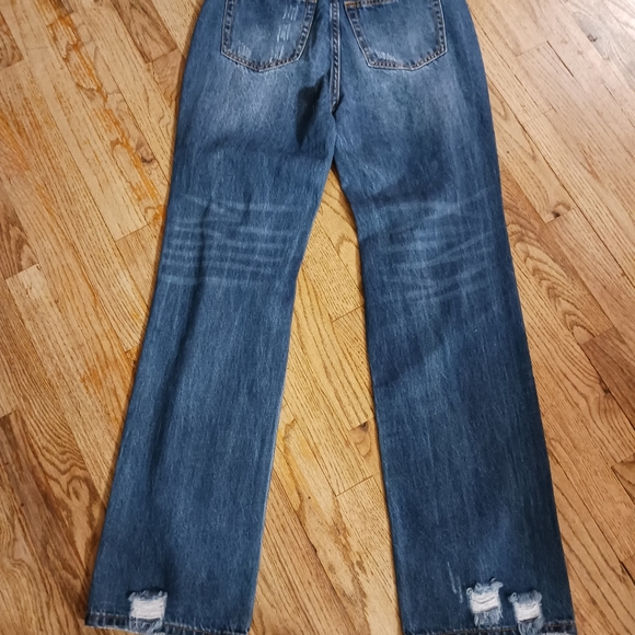 Fashion Nova  Ripped Blue Jeans Size 5 NWT straight leg. 5 pockets. - Picture 3 of 3
